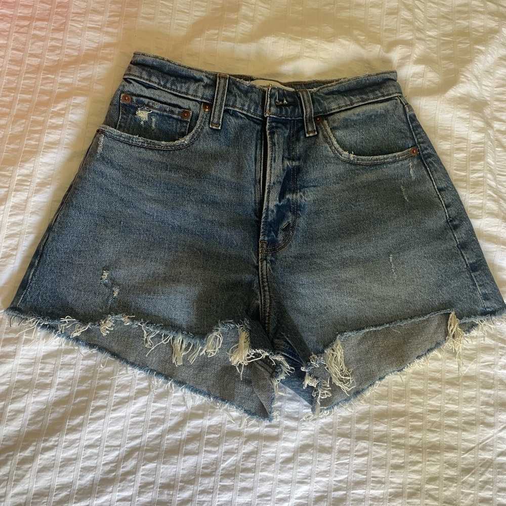 Abercrombie & Fitch
The 90s Relaxed Cutoff Short
High Rise shorts